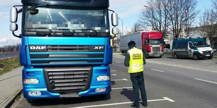 W chwili zatrzymania ciężarówki przez patrol dolnośląskiej ITD jej kierowca rejestrował rzekomy odpoczynek. 