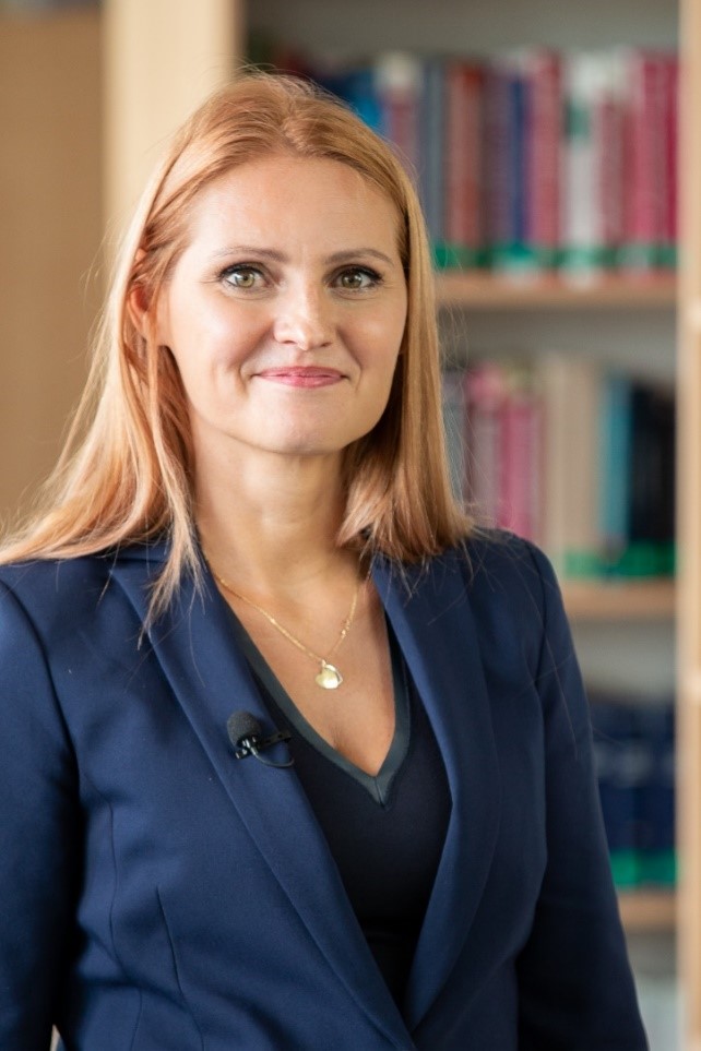 Dr Renata Krajewska