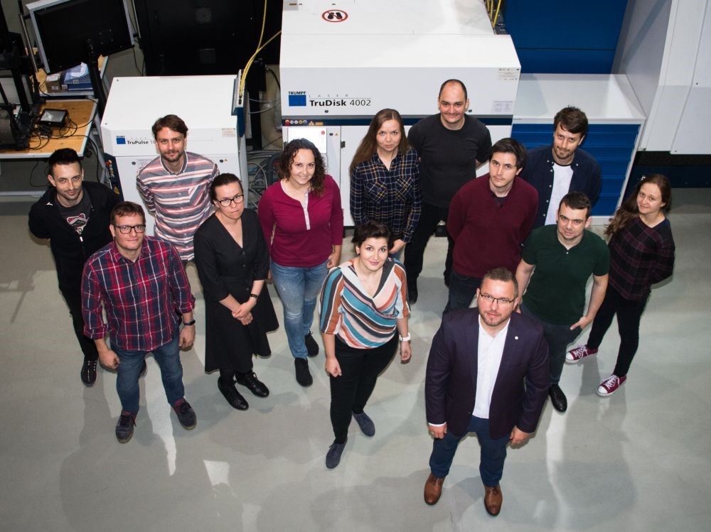 Zespół: Dr hab.inż. Tomasz Kurzynowski, dr inż. Iryna Smolina, dr inż. Patrycja Szymczyk-Ziółkowska, dr inż. Małgorzata Rusińska, dr inż. Konrad Gruber, dr inż. Grzegorz Ziółkowski, mgr inż. Victoria Hoppe, mgr inż. Emilia Grochowska, mgr inż. Piotr Gruber, mgr inż. Karol Kobiela, mgr inż. Wojciech Stopyra, mgr inż. Gustaw Koenig, mgr inż. Michał Karoluk