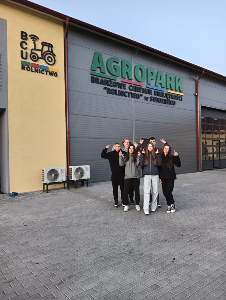 Uczniowie Zespołu Szkół Centrum Kształcenia Rolniczego w Zduńskiej Dąbrowie na szkoleniu w Studzieńcu