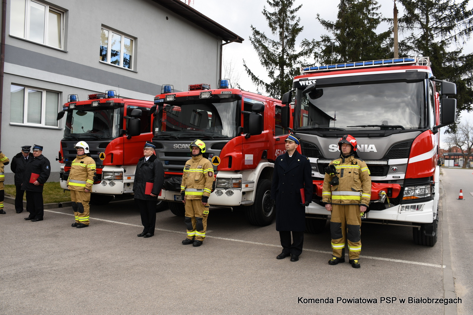 Przekazanie pojazdów pożarniczych i sprzętu w powiatach białobrzeskim i grójeckim