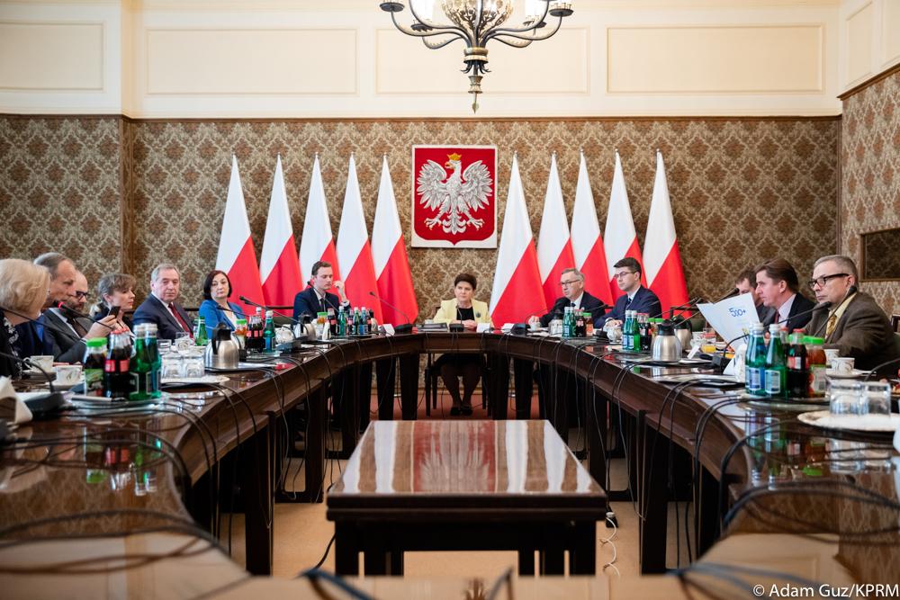 Wicepremier Beata Szydło podczas posiedzenia komitetu.