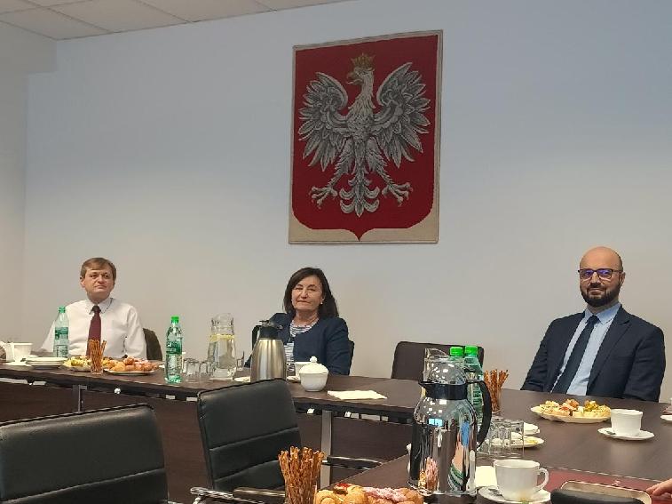 Zdjęcie przedstawia uczestników KSNG podczas posiedzenia