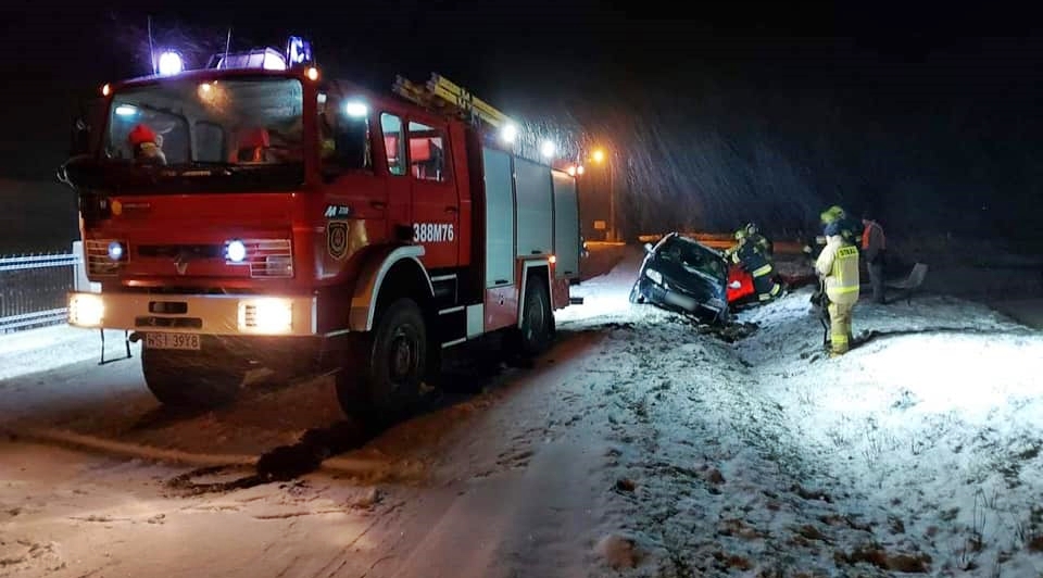 2 lutego 2022 roku w miejscowości Rudnik Mały (gm. Wodynie) doszło do zdarzenia drogowego z udziałem jednego samochodu osobowego.