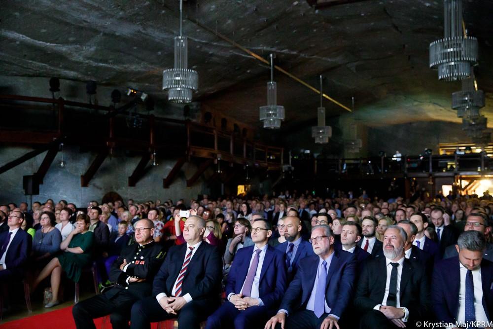 Widownia zgromadzona na sali.