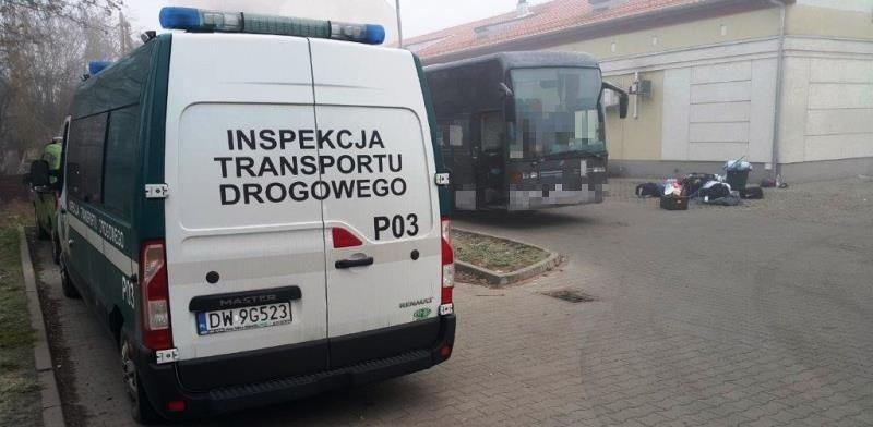Niesprawny autokar wycofał z ruchu patrol dolnośląskiej ITD z Legnicy.