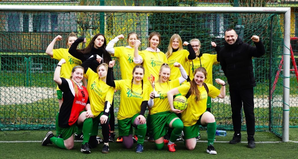 Pierwsze miejsce w Powiatowej Licealiadzie w piłce nożnej dziewcząt!!!