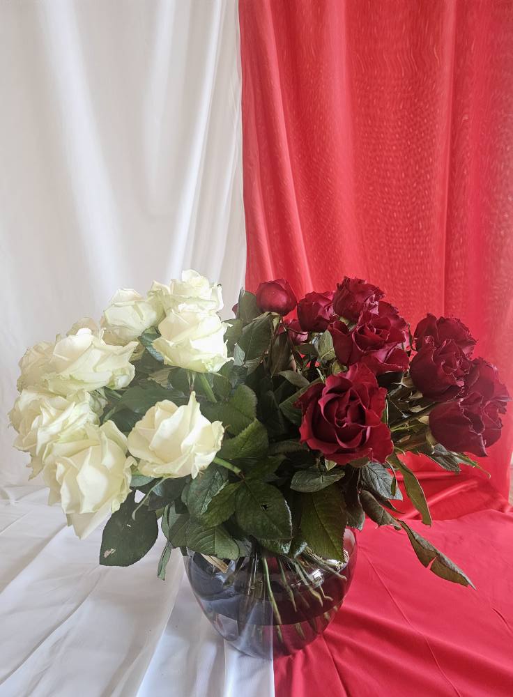 Uroczystość na sali gimnastycznej z okazji 107 rocznicy odzyskania Niepodległości Polski