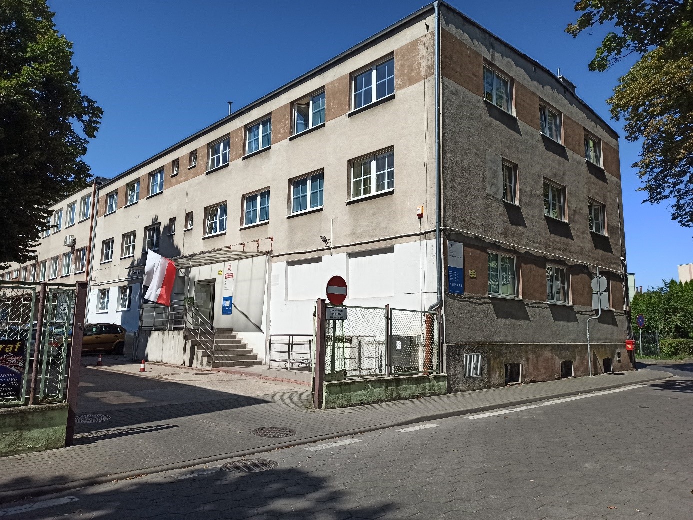 Wejście główne do urzędu