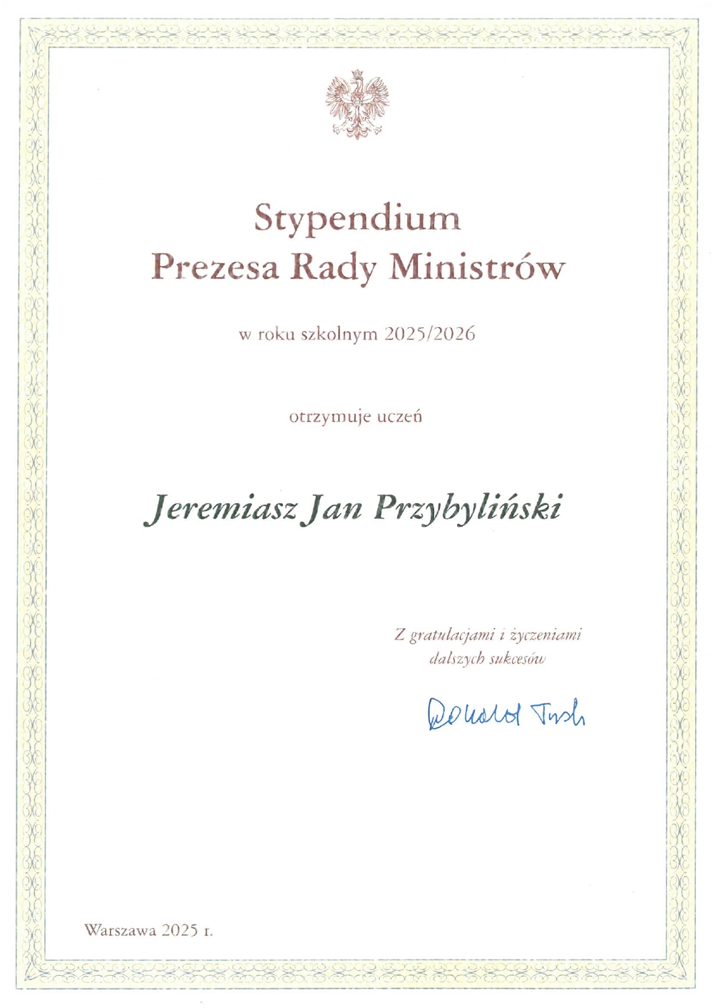 Stypendium Prezesa Rady Ministrów w roku szkolnym 2025/2026 otrzymuje uczeń Jeremiasz Jan Przybyliński. Z gratulacjami i życzeniami dalszych sukcesów. Donald Tusk, Warszawa 2025 r.
