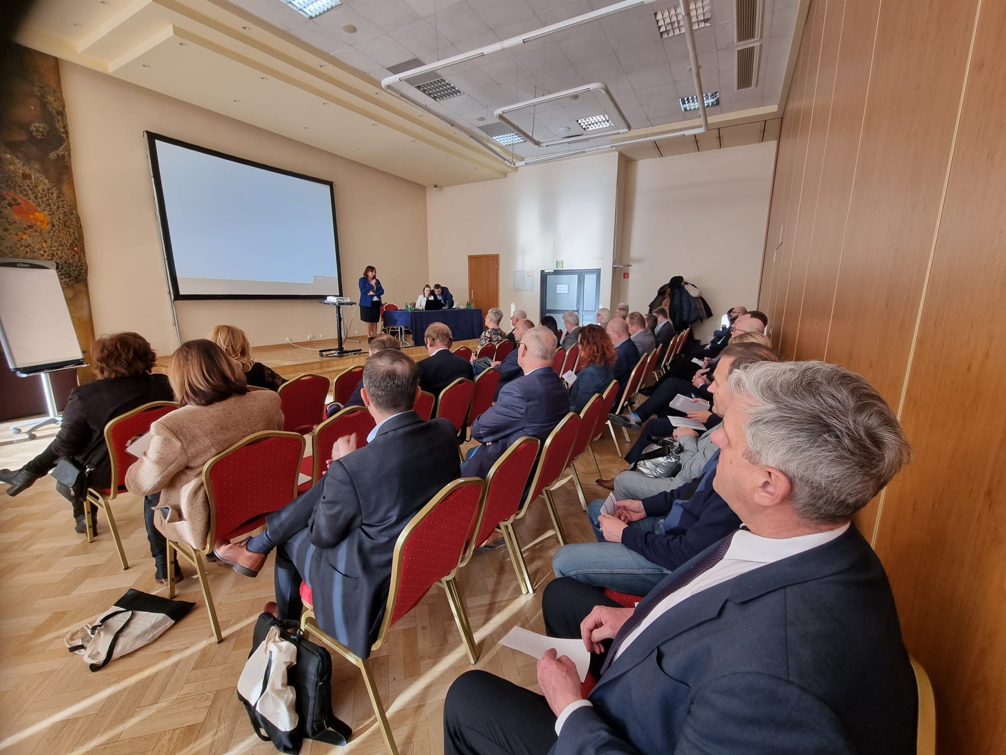 Uczestnicy spotkania p.o. Głównego Geodety Kraju Alicji Kulki z Wojewódzkimi Inspektorami Nadzoru Geodezyjnego i Kartograficznego oraz Geodetami Województw.