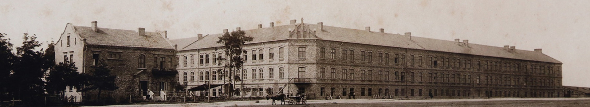 Historia Szkoły - zdjęcie koszar z 1909 roku
