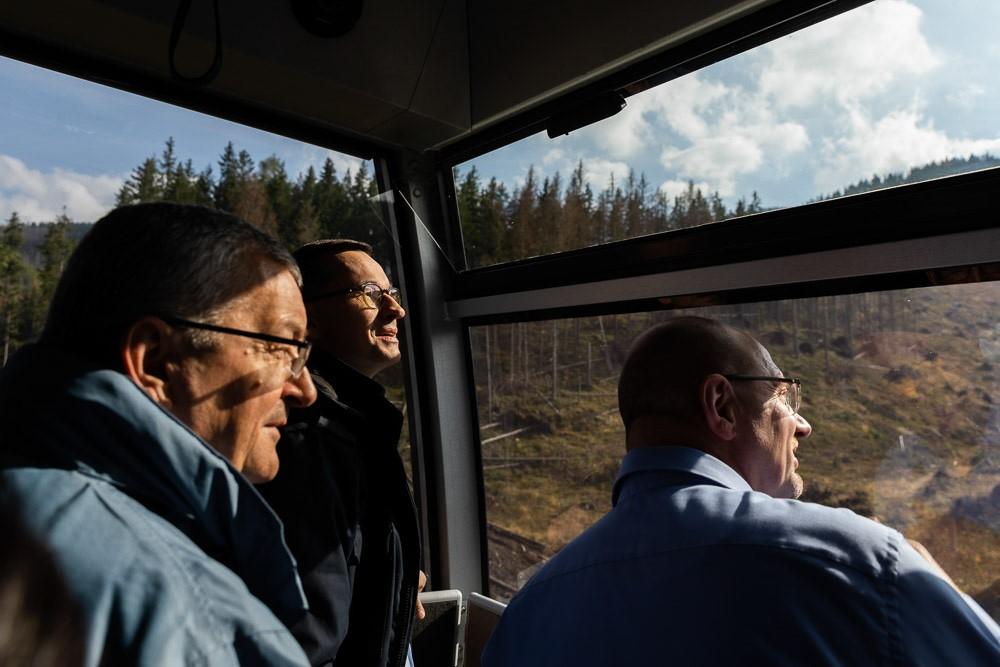 Premier Mateusz Morawiecki stoi w kolejce PKL.