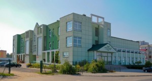 zdjęcie budynku PSM I st. w Słupcy od strony ulicy