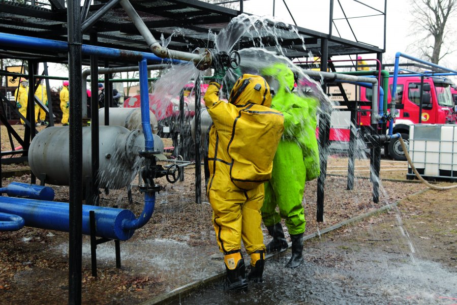 Ratownictwo chemiczno-ekologiczne - uszczelnianie wycieku z instalacji