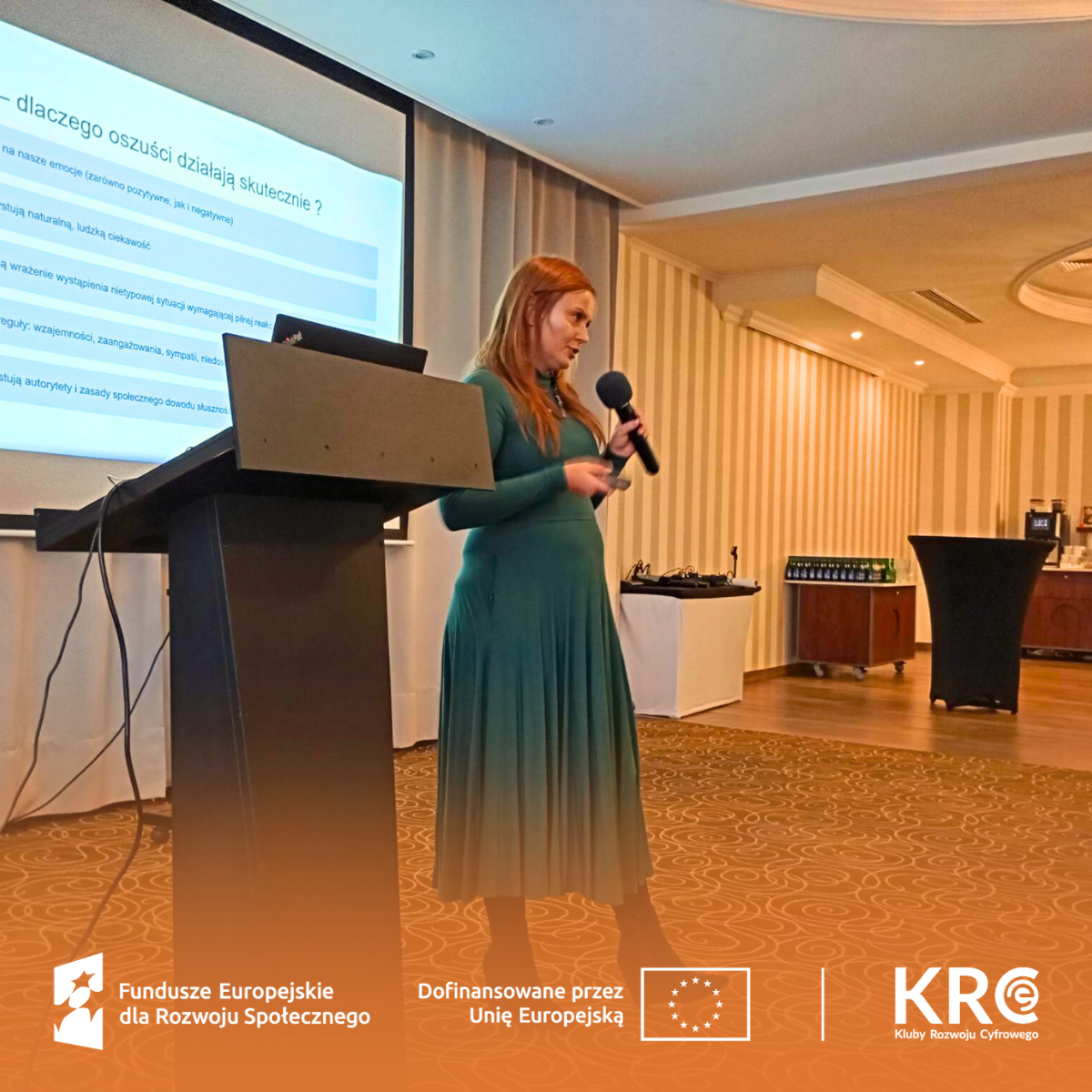  Reprezentantka z Ministerstwa Cyfryzacji, podczas przemówienia o cyberbezpieczeństwie