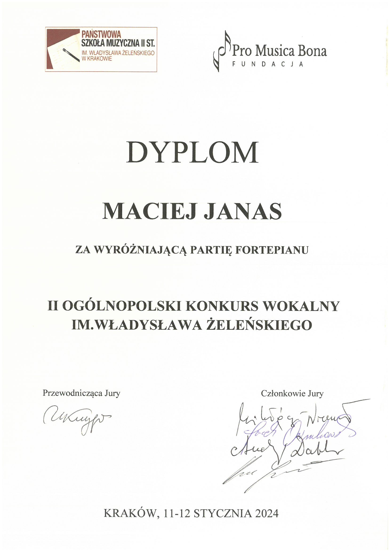 Dyplom za wyróżniające przygotowanie akompaniamentu dla uczennicy - pan Maciej Janas - Kraków 11-12 stycznia 2024r. II Ogólnopolski Konkurs Wokalny. Jasne tło, czarne litery, na górze logo Szkoły Muzycznej i logo Fundacji Pro Musica Bona