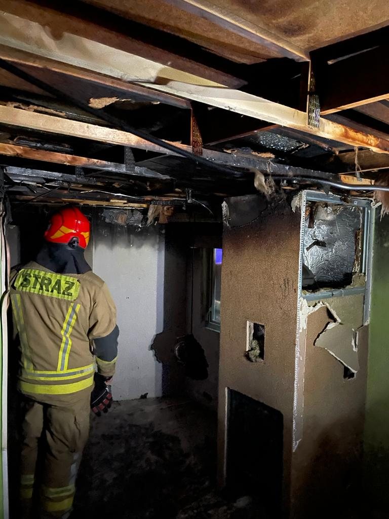 Pożar piwnicy, ogień w przyczepie - interweniowali strażacy