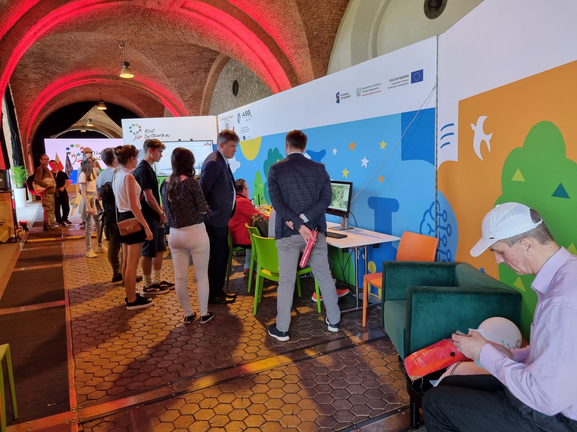 Stoisko GUGiK podczas 10. Dni Otwartych Funduszy Europejskich