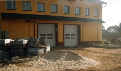 Widok Prawie gotowego budynku JRG - tył garaże