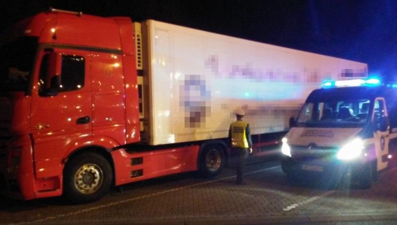 Radiowóz ITD i ciężarówka