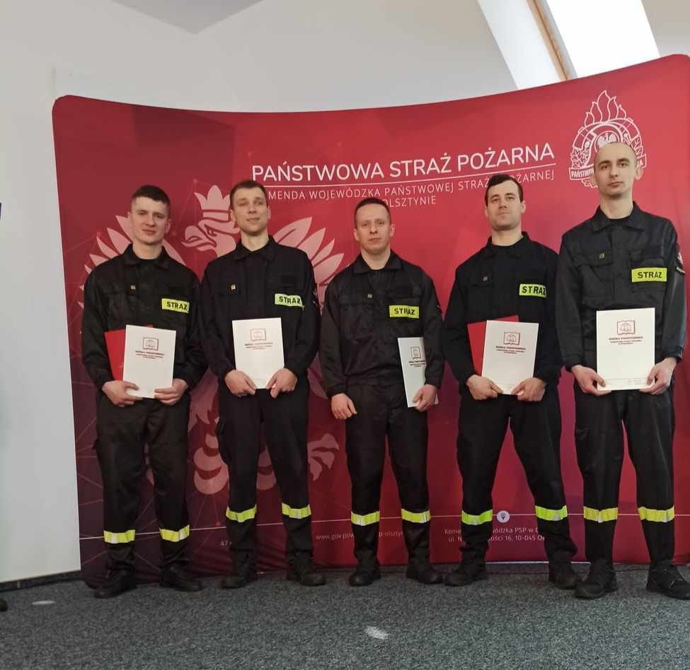 Piątka braniewskich funkcjonariuszy ukończyła szkolenie w zawodzie STRAŻAK