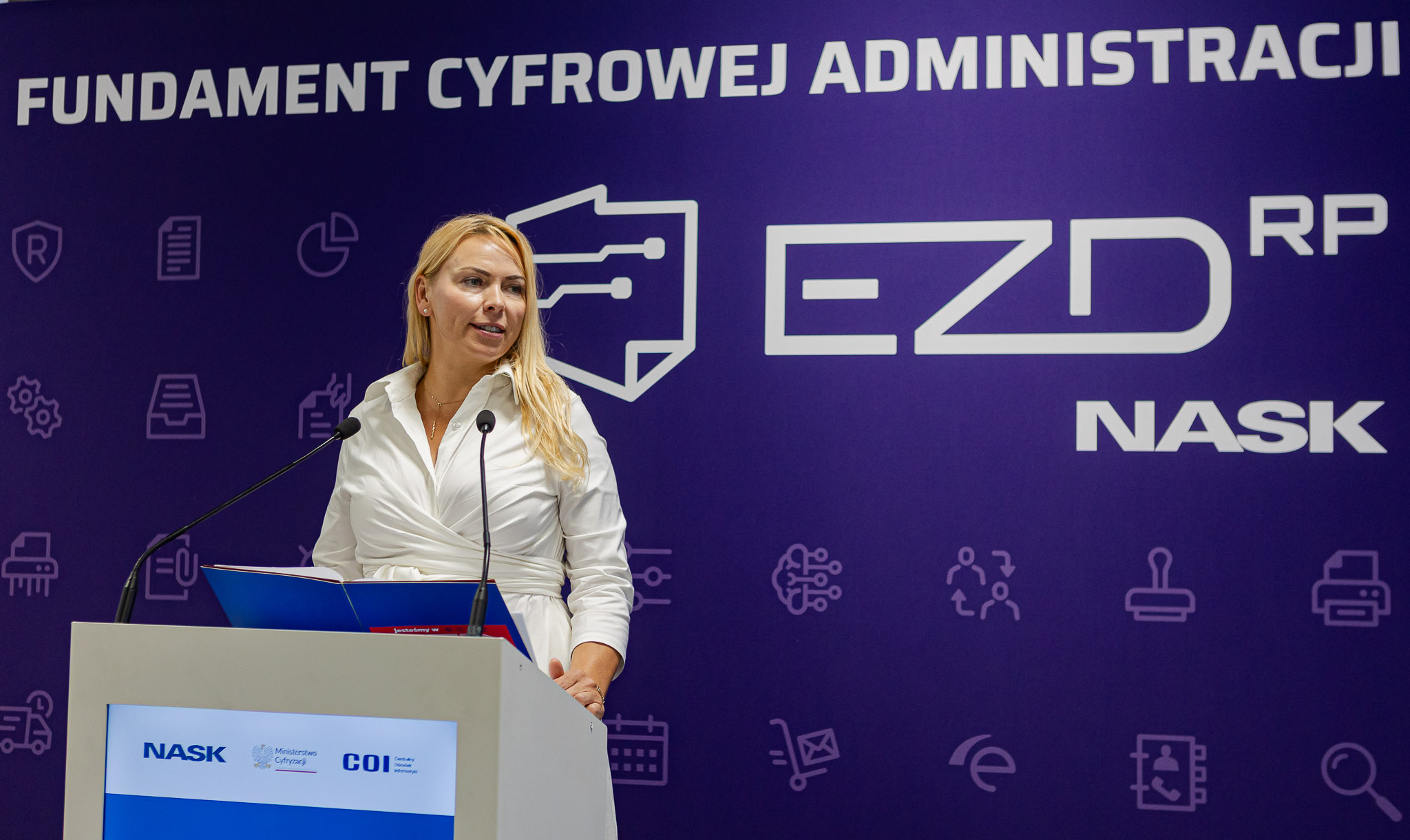 Magdalena Sawicka - Dyrektor Oddziału NASK w Białymstoku, odpowiedzialna za rozwój oraz nadzór nad wdrażaniem jednolitych systemów klasy EZD – EZD RP oraz EZD PUW – w administracji publicznej RP.