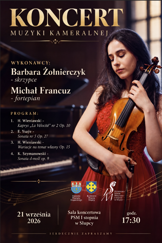 Baner promocyjny koncertu muzyki kameralnej. Po lewej stronie widoczny jest czarny fortepian skrzydłowy, a po prawej młoda kobieta o ciemnych włosach, ubrana w czerwoną sukienkę, trzymająca skrzypce. Tło stanowi eleganckie wnętrze z drewnianą boazerią i oknami. Na banerze znajduje się tekst z informacjami o wykonawcach , programie i terminie koncertu. Na dole są też logo sponsorów.