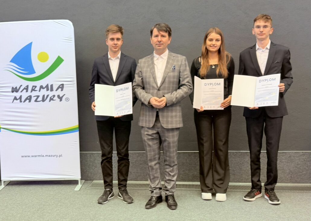 UCZNIOWIE ZE ZDUŃSKIEJ DĄBROWY W FINALE OGÓLNOPOLSKIEGO KONKURSU WIEDZY O GOSPODARCE I FUNDUSZACH UNIJNYCH