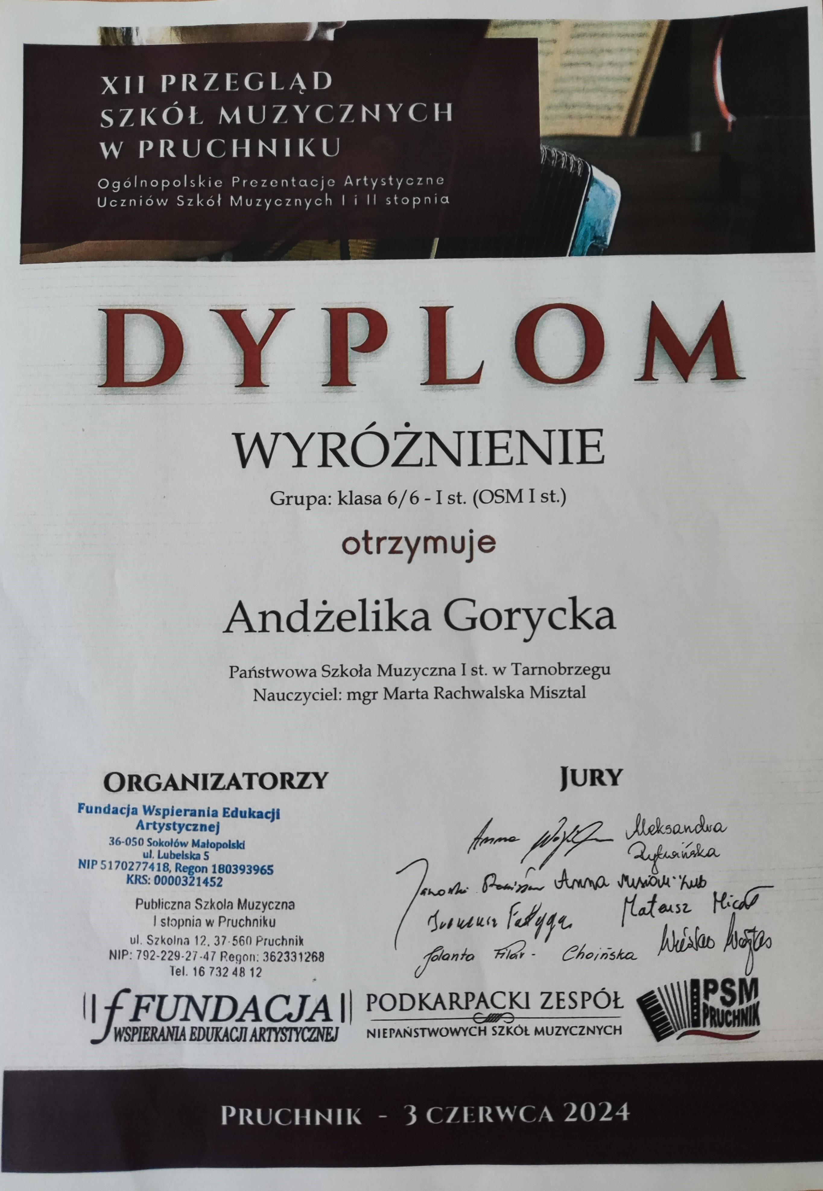 Dyplom wyróżnienia. Na dole dyplomu widnieją organizatorzy oraz podpisy Jury.