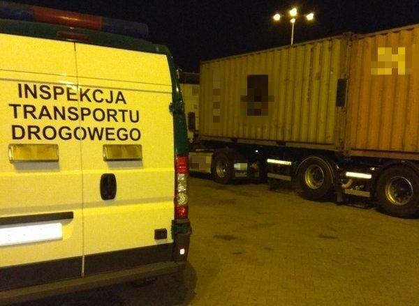Inspektorzy transportu drogowego prowadzili nocne kontrole ciężarówek na kujawsko-pomorskim odcinku autostrady A1.