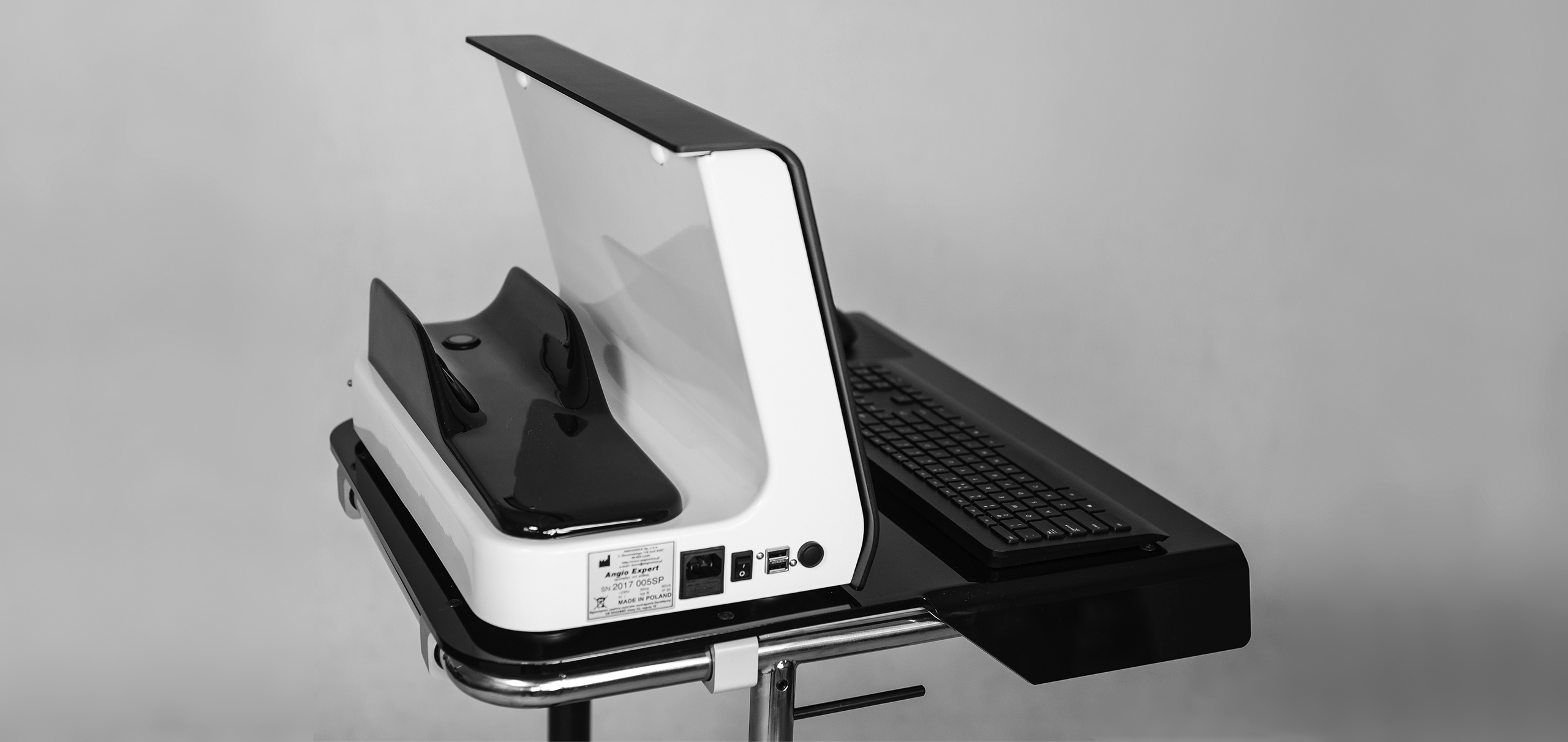 Widok na urządzenie od boku