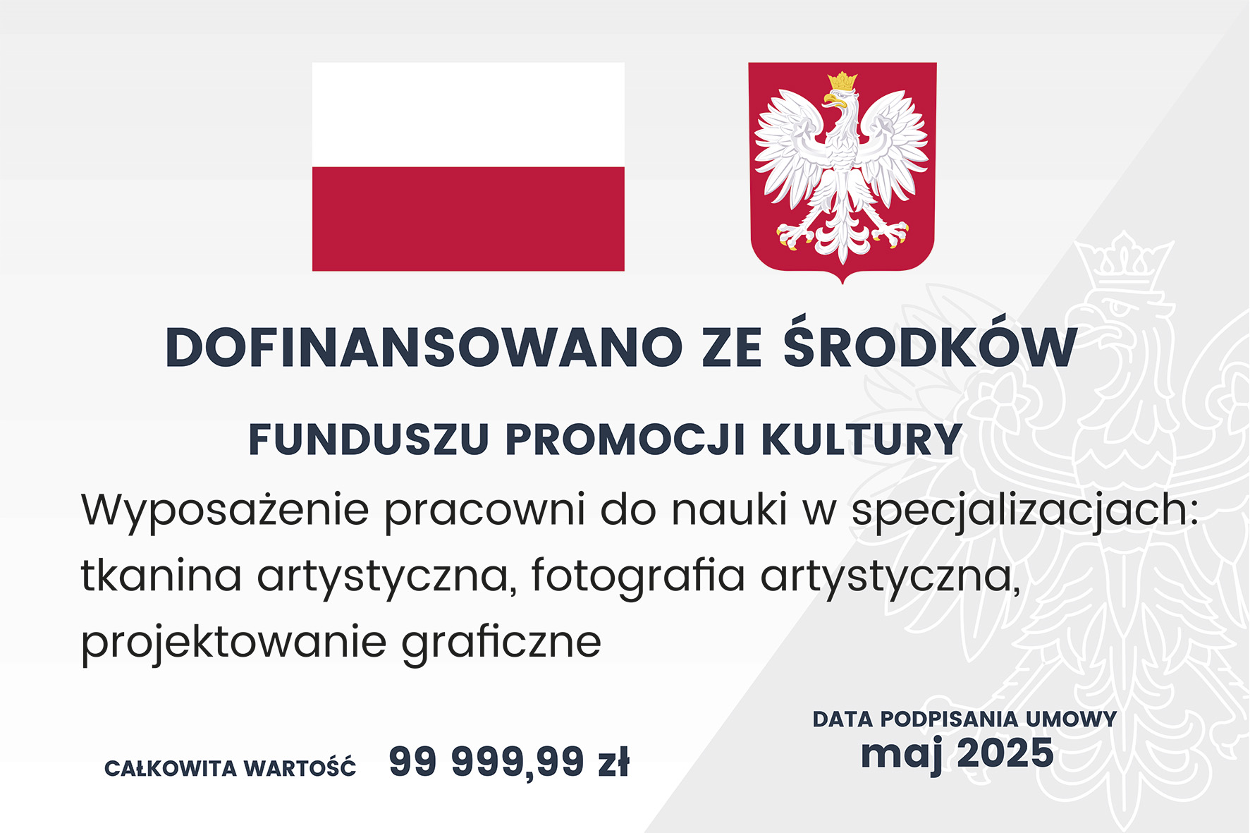 Biało-czerwona flaga polski (prostokąt) i godło Polski. Pod nimi tekst: Dofinansowano ze środków Ministra Kultury i Dziedzictwa Narodowego pochodzących z Funduszu Promocji Kultury. Wyposażenie pracowni do nauki w specjalizacjach: tkanina artystyczna, fotografia artystyczna, projektowanie graficzne. Całkowita wartość: 99 999,99 zł. Data podpisania umowy: maj 2025