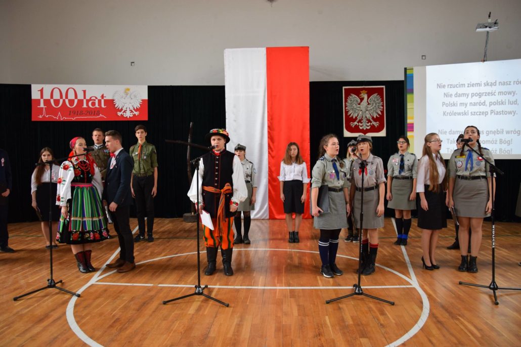 OBCHODY 100 ROCZNICY ODZYSKANIA NIEPODLEGŁOŚCI PRZEZ POLSKĘ W ZDUŃSKIEJ DĄBROWIE