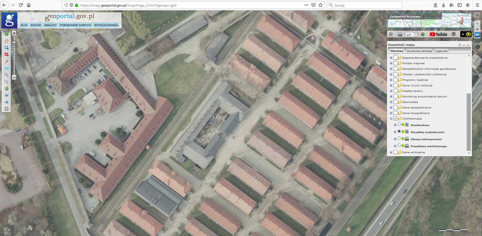Ilustracja przedstawia zrzut ekranu z serwisu www.geoportal.gov.pl przedstawiający miasto Oświęcim w usłudze Ortofotomapa HR