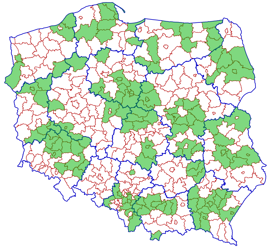 Ilustracja przedstawiająca mapę polski zawierającą granice administracyjne województw i powiatów. Kolorem zielonym zostały zaznaczone powiaty, które uruchomiły odbieranie zawiadomień elektronicznych o zmianach w Księgach Wieczystych.