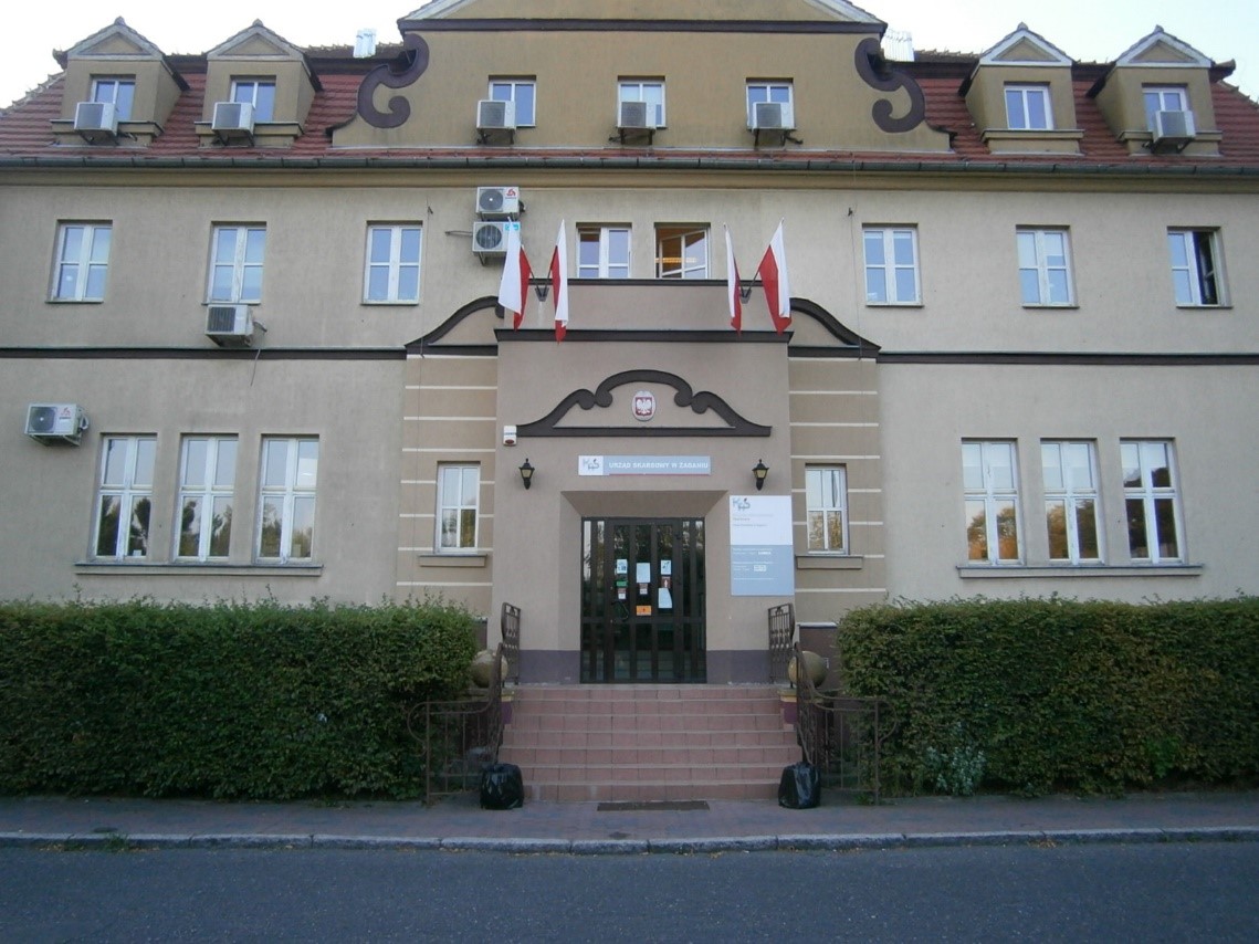 Wejście główne do urzędu