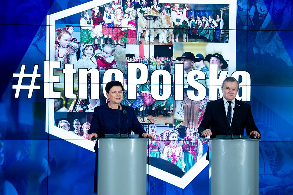 Wicepremier Beata Szydło i wicepremier Piotr Gliński, a w tle logo programu #EtnoPolska.