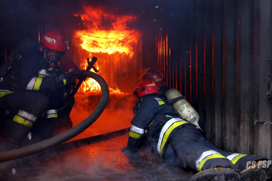 Akcja gaśnicza wewnątrz trenażera - zjawisko rozgorzenia