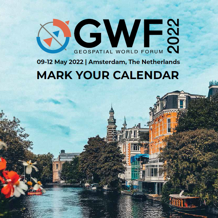 Zaproszenie na odbywające się 9-12 maja 2022 r. w Amsterdamie Geospatial World Forum 2022. W tle zdjęcie Amsterdamu.