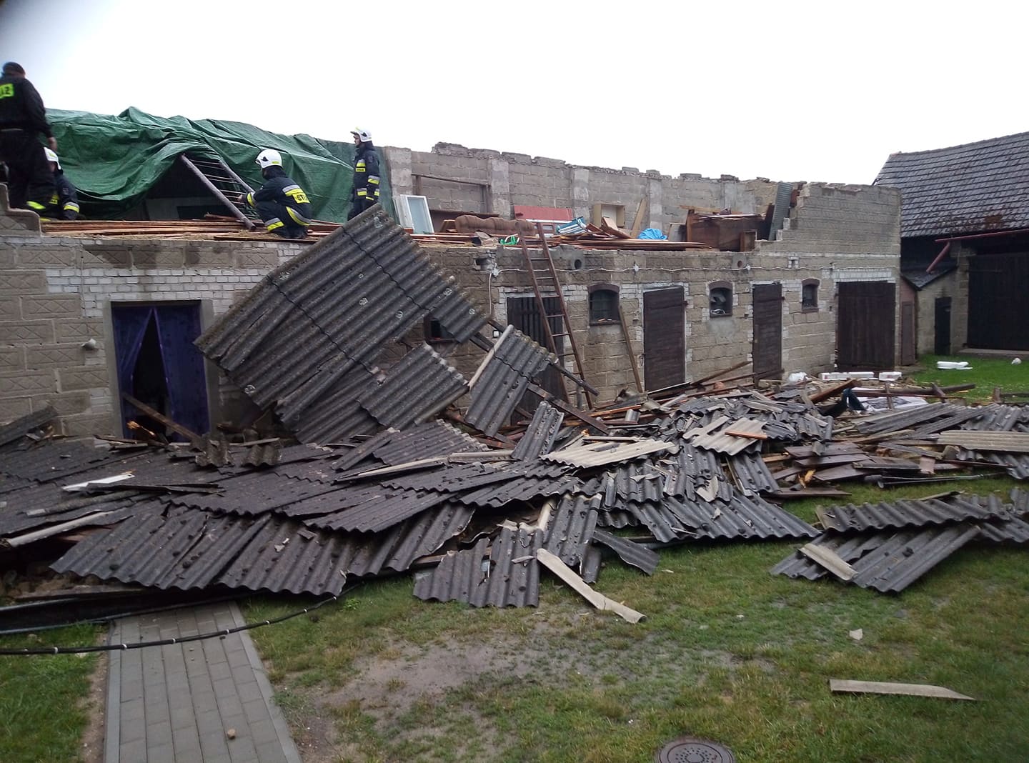 Zniszczenia po nawałnicy