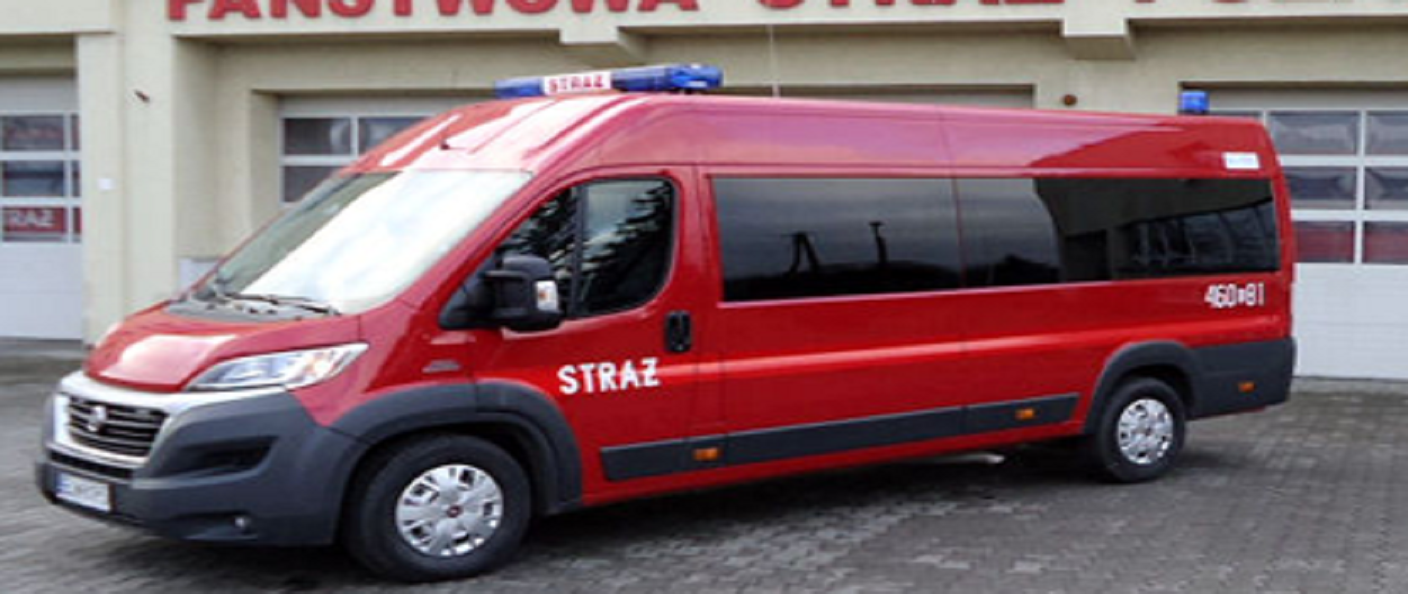 Zdjęcie przedstawia samochód pożarniczy - bus do przewozu osób na podwoziu Fiat Ducato