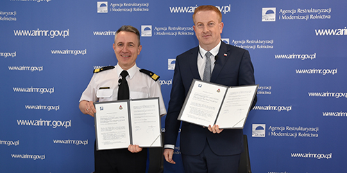 Porozumienie o współpracy między Państwową Strażą Pożarną i Agencją Restrukturyzacji i Modernizacji Rolnictwa – na zdjęciu szefowie obu instytucji po podpisaniu porozumienia