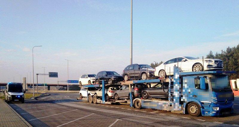 Zatrzymana ciężarówka i radiowóz ITD.