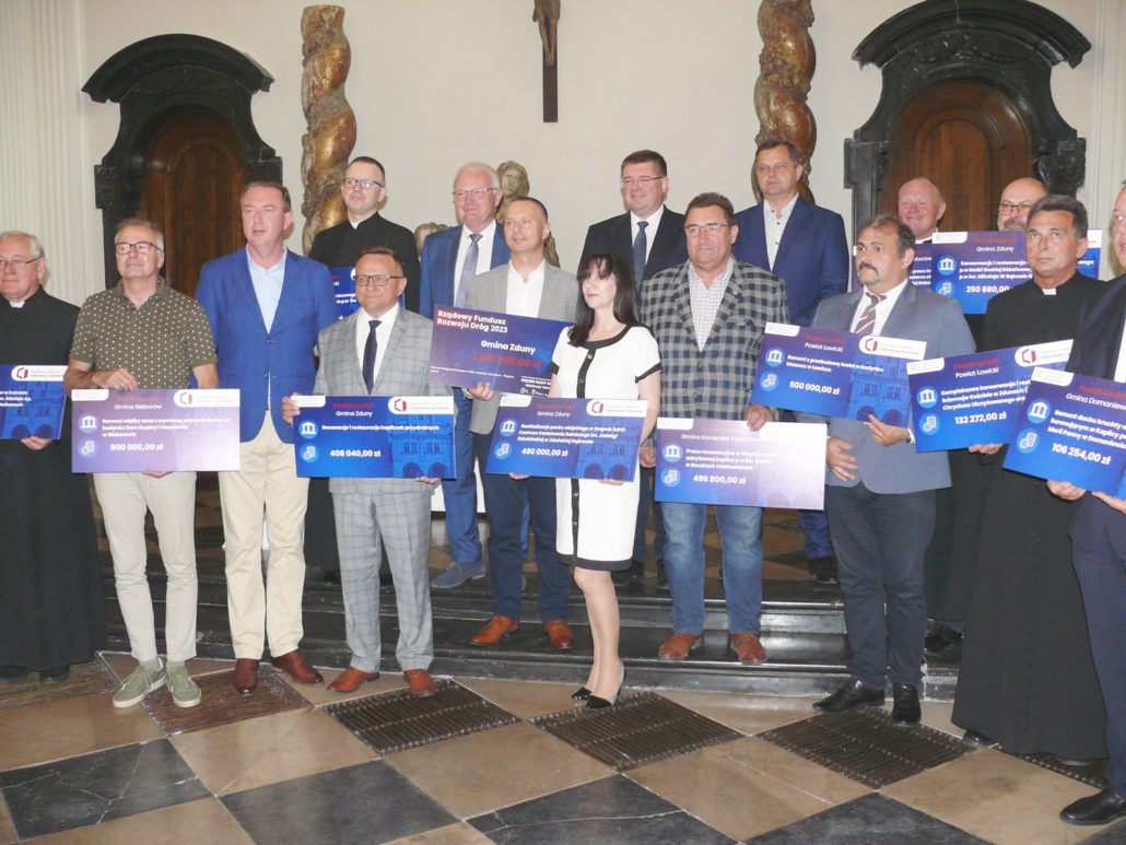 REWITALIZACJA PARKU WIEJSKIEGO W ZSCKR W ZDUŃSKIEJ DĄBROWIE Z RZĄDOWEGO PROGRAMU ODBUDOWY ZABYTKÓW