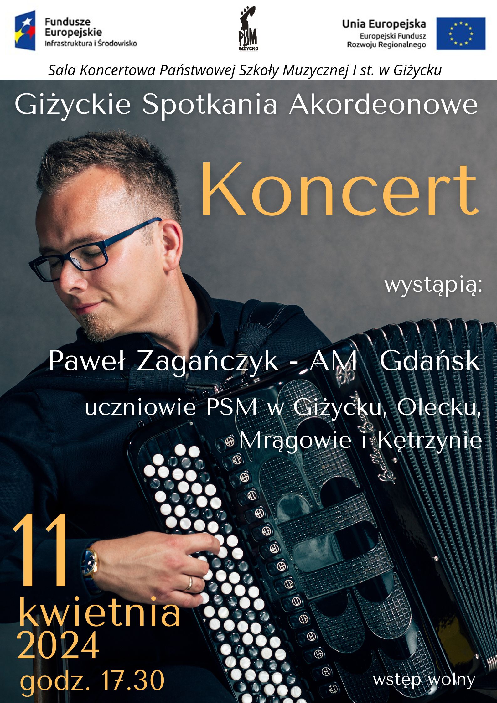 Plakat w pionie informujący o koncercie akordeonowym, który odbędzie się 11.04.2024 o godzinie 17.30. Głównym elementem plakatu jest muzyk akordeonista grający na akordeonie. W ramach koncertu wystąpią także uczniowie szkół muzycznych biorących udział w Giżyckich Spotkaniach Akordeonowych. U góry plakatu od lewej strony logo Funduszy Europejskich, logo szkoły , flaga Unii Europejskiej