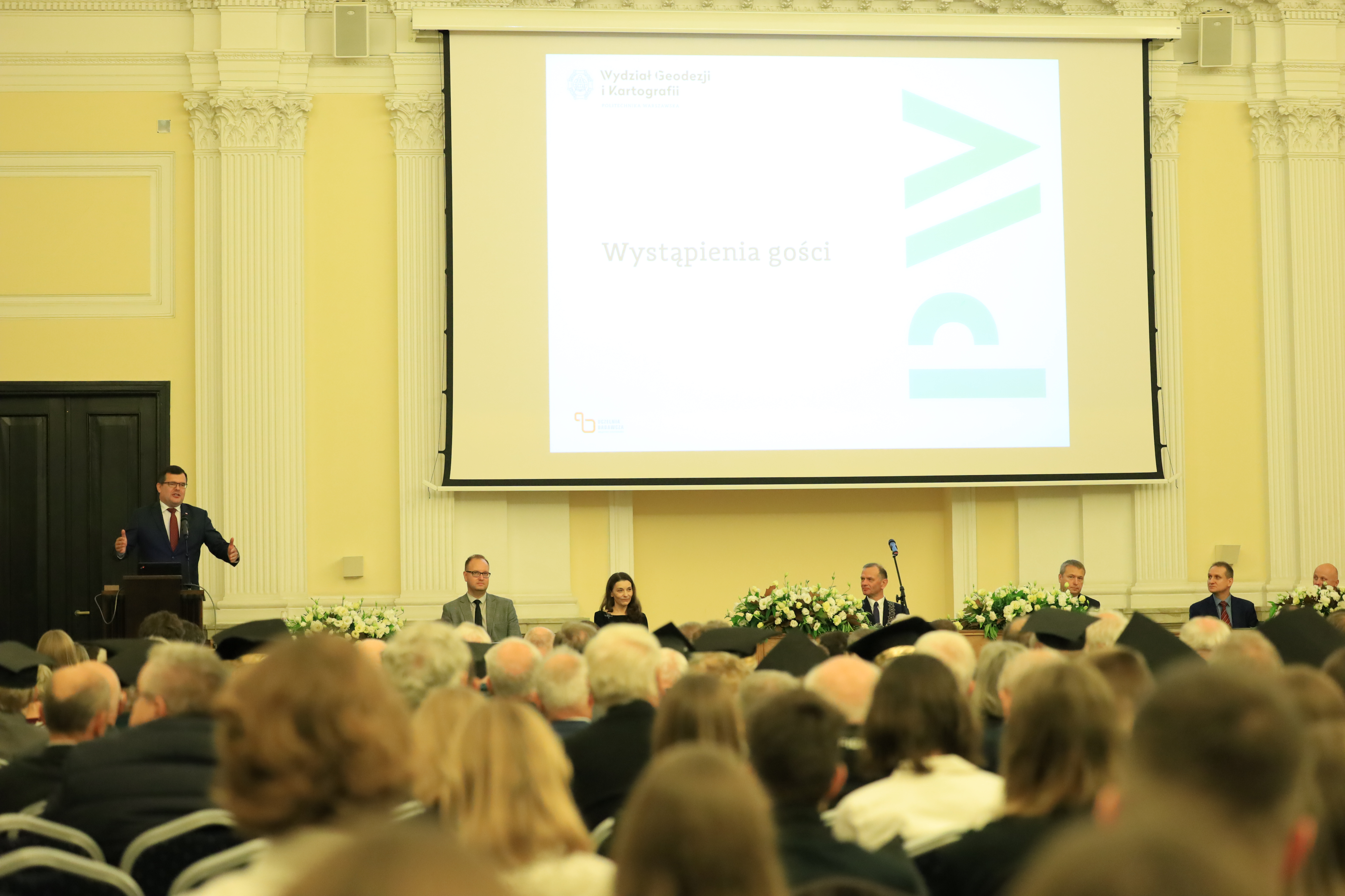 Zdjęcie przedstawia uroczystość Inauguracji Roku Akademickiego Wydziału Geodezji i Kartografii PW 