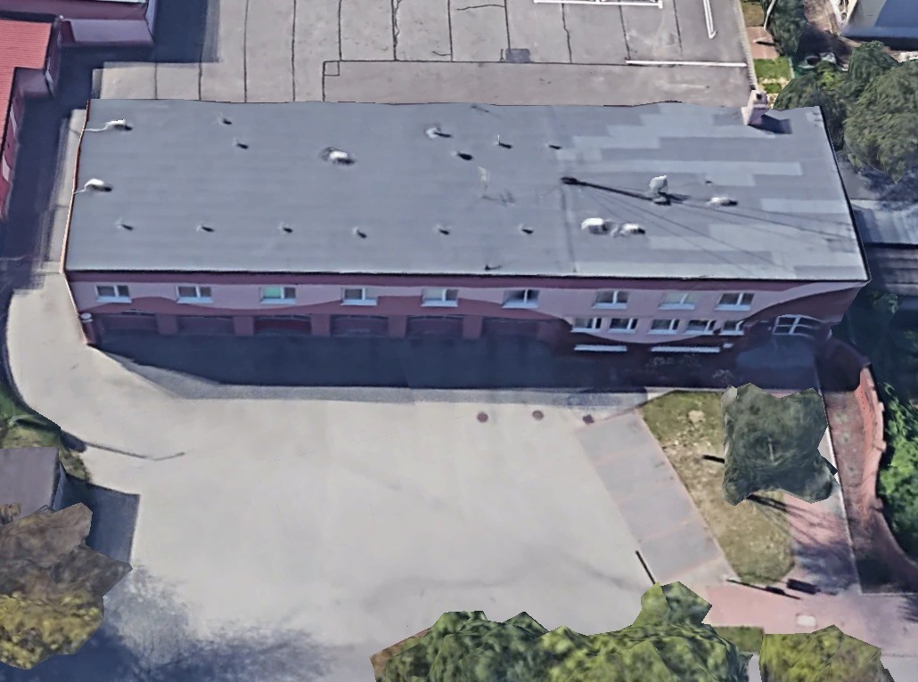 Zdjęcie satelitarne (z lotu ptaka) przedstawia budynek komendy oraz teren przyległy wraz z częścią ulicy klimontowskiej