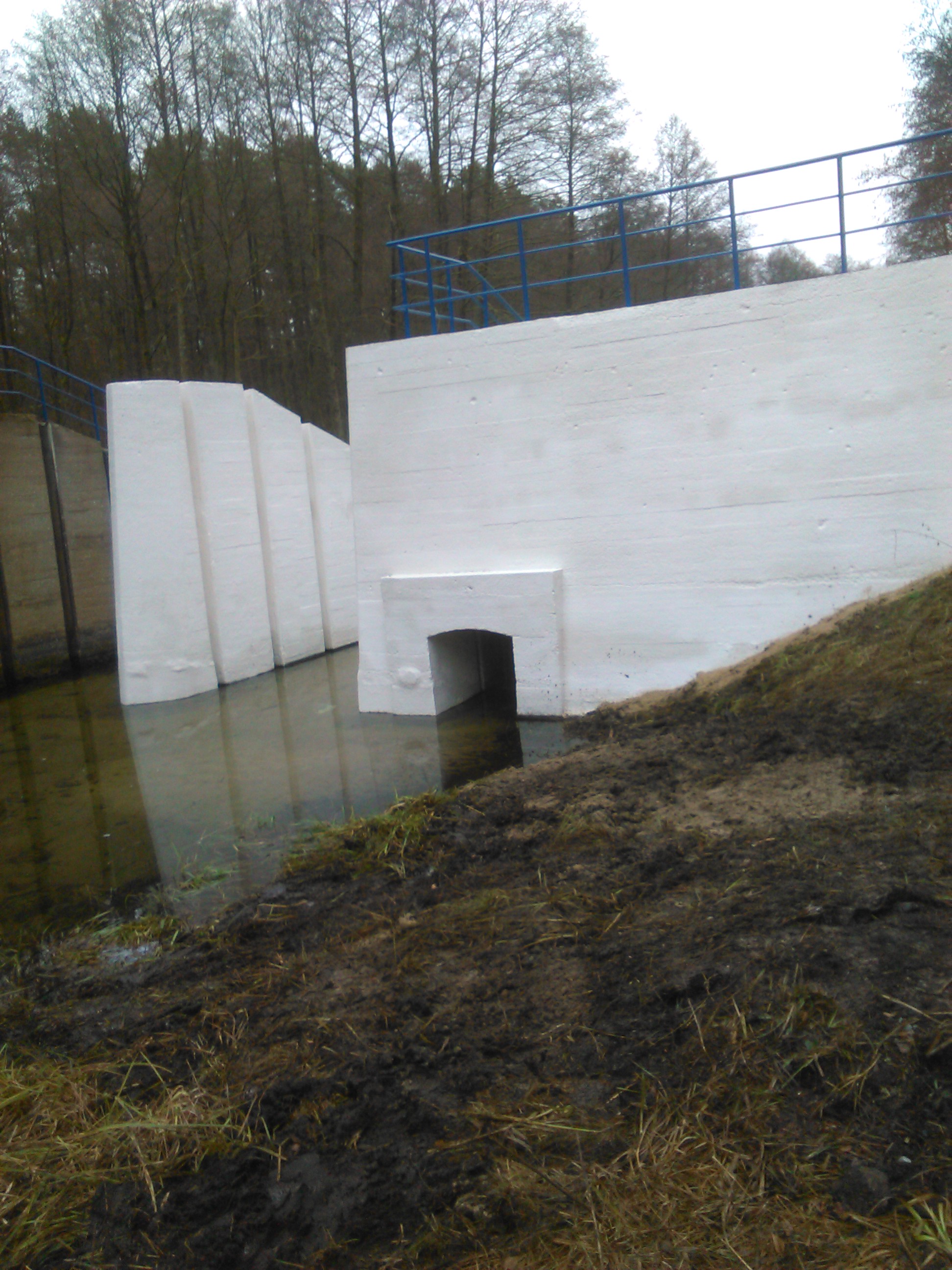 Jaz Starowice na rzece Piławie zlokalizowany w gminie Borne Sulinowo