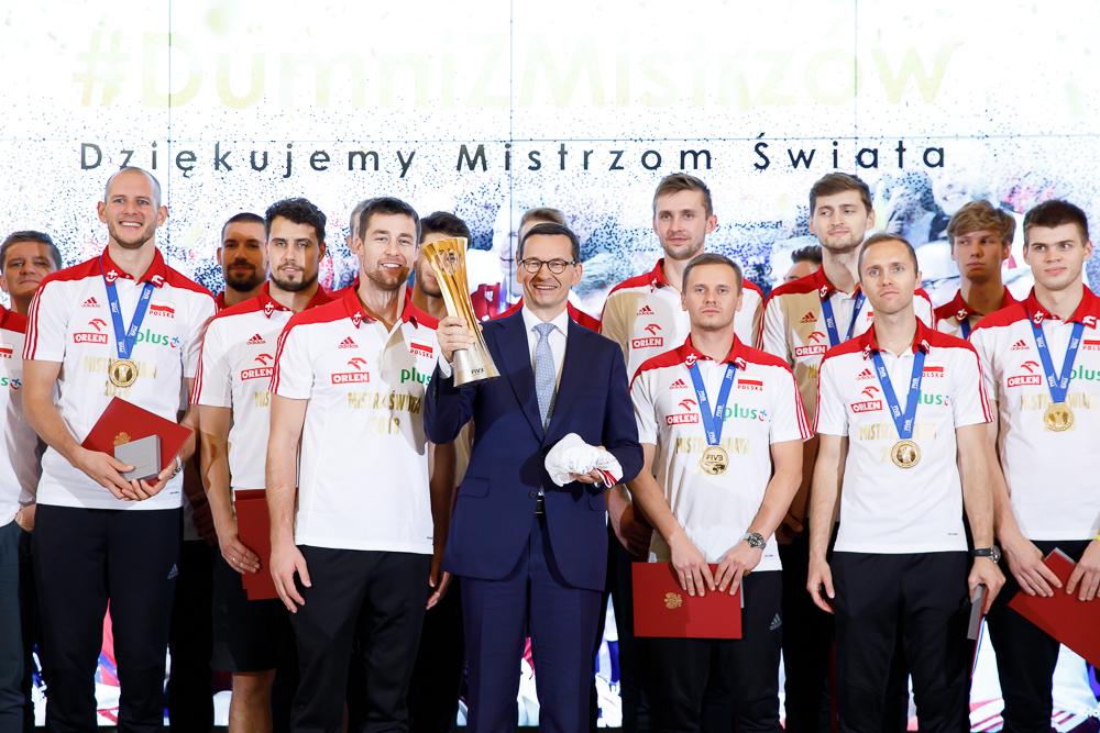 Premier wraz z Mistrzami Świata w Piłce Siatkowej Mężczyzn.